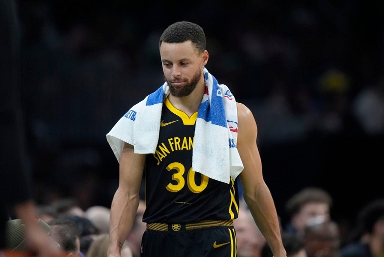 Los Boston Celtics derrotan a los Golden State Warriors por 52 puntos